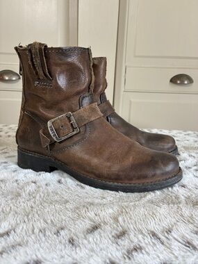 Frye Women’s Vicky Artisan Brown Leather Back Zip Ankle Boots Moto Sz 7-1/2B